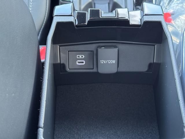 カローラツーリング アクティブスポーツ　特別仕様車／セーフティーセンス／ＢＳＭ／Ｔ－コネクトナビ／フルセグ／ＥＴＣ２．０／バックカメラ／クリアランスソナー／前席シートヒーター／ステアリングヒーター／ＡＣ１００Ｖ・１５００Ｗ電源（8枚目）