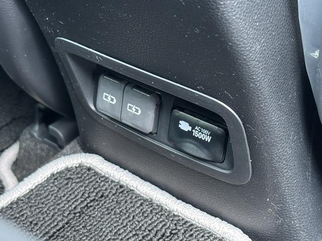 カローラツーリング アクティブスポーツ　特別仕様車／セーフティーセンス／ＢＳＭ／Ｔ－コネクトナビ／フルセグ／ＥＴＣ２．０／バックカメラ／クリアランスソナー／前席シートヒーター／ステアリングヒーター／ＡＣ１００Ｖ・１５００Ｗ電源（9枚目）