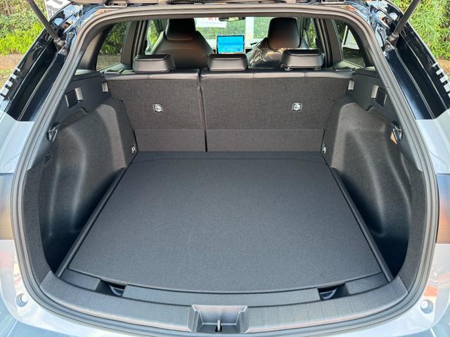 カローラツーリング アクティブスポーツ　特別仕様車／セーフティーセンス／ＢＳＭ／Ｔ－コネクトナビ／フルセグ／ＥＴＣ２．０／バックカメラ／クリアランスソナー／前席シートヒーター／ステアリングヒーター／ＡＣ１００Ｖ・１５００Ｗ電源（19枚目）