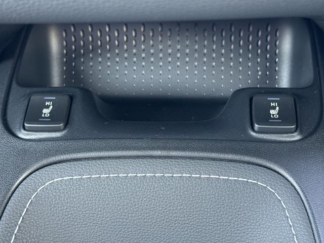 カローラツーリング アクティブスポーツ　特別仕様車／セーフティーセンス／ＢＳＭ／Ｔ－コネクトナビ／フルセグ／ＥＴＣ２．０／バックカメラ／クリアランスソナー／前席シートヒーター／ステアリングヒーター／ＡＣ１００Ｖ・１５００Ｗ電源（35枚目）