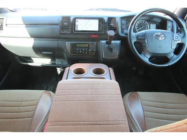 ハイエースバン スーパーＧＬ　ダークプライムＩＩ　ベッドキット　シートカバー　全周囲カメラ　ナビ　ＴＶ　ＥＴＣ　両側パワースライドドア　レーンアシスト　衝突被害軽減システム　オートマチックハイビーム　スマートキー　電動格納ミラー（3枚目）