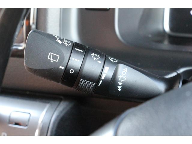 ハイエースバン スーパーＧＬ　ダークプライムＩＩ　ベッドキット　シートカバー　全周囲カメラ　ナビ　ＴＶ　ＥＴＣ　両側パワースライドドア　レーンアシスト　衝突被害軽減システム　オートマチックハイビーム　スマートキー　電動格納ミラー（9枚目）