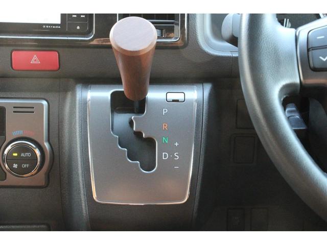 ハイエースバン スーパーＧＬ　ダークプライムＩＩ　ベッドキット　シートカバー　全周囲カメラ　ナビ　ＴＶ　ＥＴＣ　両側パワースライドドア　レーンアシスト　衝突被害軽減システム　オートマチックハイビーム　スマートキー　電動格納ミラー（19枚目）