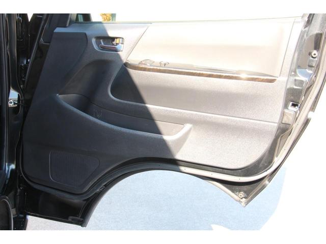 ハイエースバン スーパーＧＬ　ダークプライムＩＩ　ベッドキット　シートカバー　全周囲カメラ　ナビ　ＴＶ　ＥＴＣ　両側パワースライドドア　レーンアシスト　衝突被害軽減システム　オートマチックハイビーム　スマートキー　電動格納ミラー（46枚目）