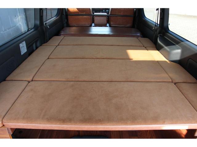ハイエースバン スーパーＧＬ　ダークプライムＩＩ　ベッドキット　シートカバー　全周囲カメラ　ナビ　ＴＶ　ＥＴＣ　両側パワースライドドア　レーンアシスト　衝突被害軽減システム　オートマチックハイビーム　スマートキー　電動格納ミラー（59枚目）
