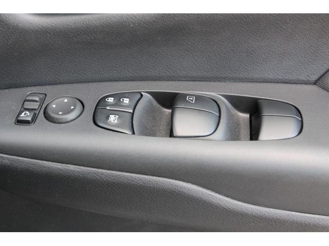 セレナ ｅ－パワー　ハイウェイスターＶ　ワンオーナー　プロパイロット　アラウンドビューモニター　ナビ　ＴＶ　クリアランスソナー　両側電動スライドドア　オートライト　ＬＥＤヘッドランプ　スマートキー（17枚目）