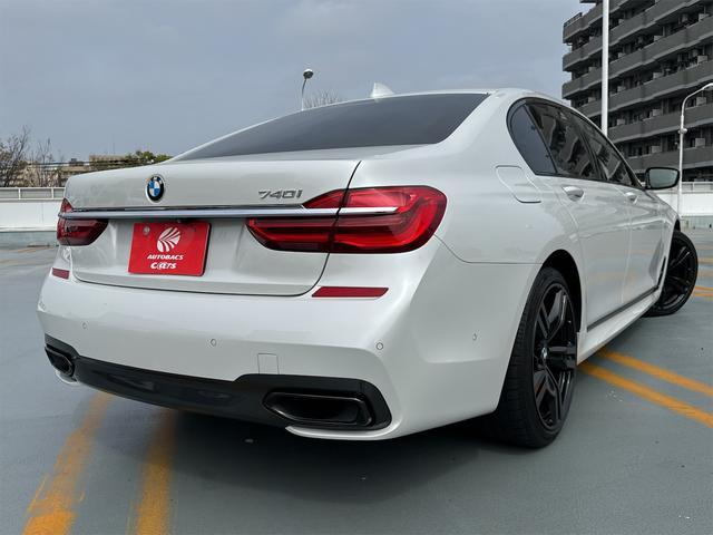 ７４０ｉ　Ｍスポーツ　ドライブレコーダー　クリアランスソナー　オートクルーズコントロール　全周囲カメラ　ナビ　アルミホイール　オートライト　サンルーフ　ＡＴ　シートヒーター　シートエアコン　スマートキー(15枚目)