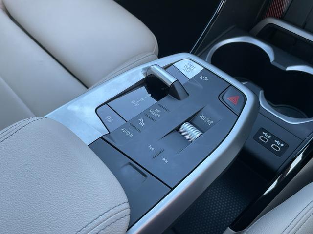 Ｘ１ ｘＤｒｉｖｅ　２０ｉ　Ｍスポーツ　ワンオーナー　４ＷＤ　ＥＴＣ　全周囲カメラ　クリアランスソナー　オートクルーズコントロール　レーンアシスト　パワーシート　衝突被害軽減システム　ナビ　ＬＥＤヘッドランプ　ＨＵＤ　電動リアゲート（9枚目）