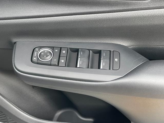 プリウス Z ワンオーナー サイドバイザー フロアマットデラックス デジタルインナーミラー 純正ナビフルセグTV パノラミックビュー ETC2.0 衝突被害軽減ブレーキ ブラインドスポットモニター 追従クルコン(11枚目)