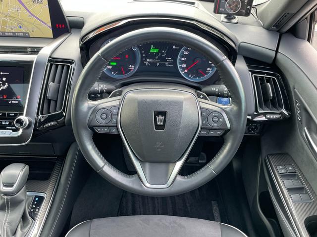 クラウンハイブリッド RSアドバンス 純正ナビフルセグTV ブルーレイ ETC2.0 バックカメラ 衝突被害軽減ブレーキ 追従クルーズコントロール ムーンルーフ パーキングアシスト ブラインドスポットモニター シートヒーター リアシェード(3枚目)