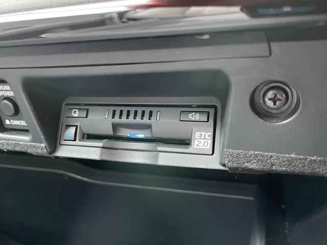 クラウンハイブリッド RSアドバンス 純正ナビフルセグTV ブルーレイ ETC2.0 バックカメラ 衝突被害軽減ブレーキ 追従クルーズコントロール ムーンルーフ パーキングアシスト ブラインドスポットモニター シートヒーター リアシェード(8枚目)