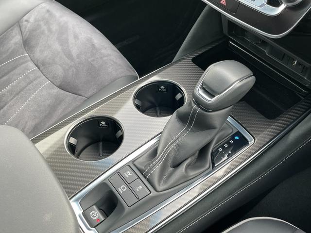 クラウンハイブリッド RSアドバンス 純正ナビフルセグTV ブルーレイ ETC2.0 バックカメラ 衝突被害軽減ブレーキ 追従クルーズコントロール ムーンルーフ パーキングアシスト ブラインドスポットモニター シートヒーター リアシェード(12枚目)