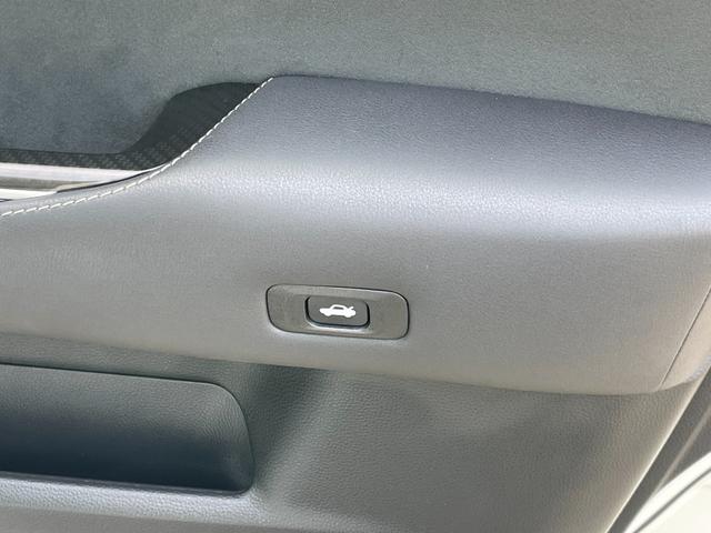 クラウンハイブリッド RSアドバンス 純正ナビフルセグTV ブルーレイ ETC2.0 バックカメラ 衝突被害軽減ブレーキ 追従クルーズコントロール ムーンルーフ パーキングアシスト ブラインドスポットモニター シートヒーター リアシェード(30枚目)