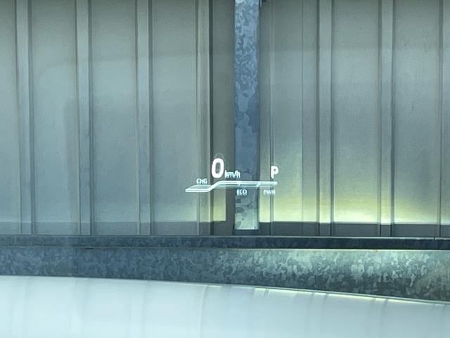 クラウンハイブリッド RSアドバンス 純正ナビフルセグTV ブルーレイ ETC2.0 バックカメラ 衝突被害軽減ブレーキ 追従クルーズコントロール ムーンルーフ パーキングアシスト ブラインドスポットモニター シートヒーター リアシェード(35枚目)