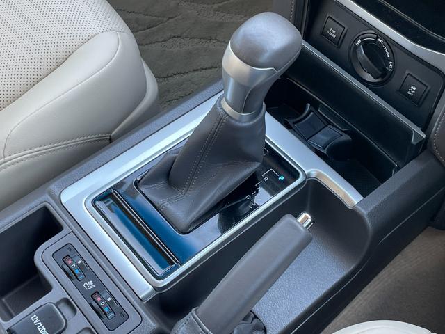 ランドクルーザープラド TX Lパッケージ マットブラックエディション ワンオーナー 純正ナビ フルセグTV ETC2.0 全方位モニター ムーンルーフ TRDエアロ 専用グリル・アルミ オートライト シートベンチレーター 追従クルーズコントロール 衝突被害軽減ブレーキ(7枚目)