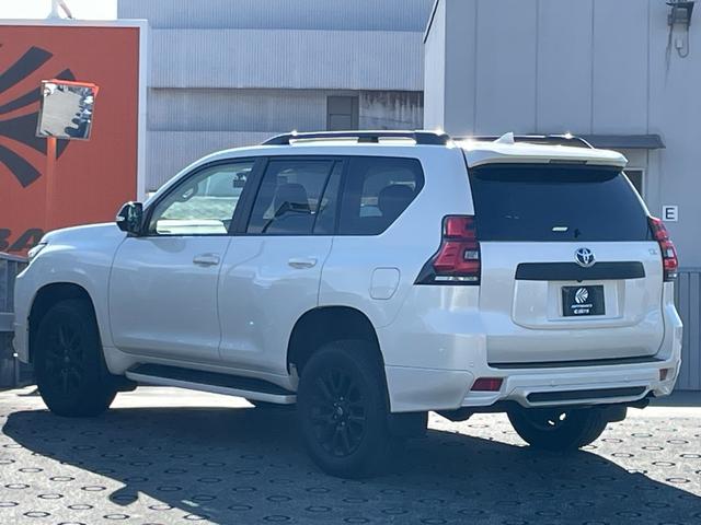 ランドクルーザープラド TX Lパッケージ マットブラックエディション ワンオーナー 純正ナビ フルセグTV ETC2.0 全方位モニター ムーンルーフ TRDエアロ 専用グリル・アルミ オートライト シートベンチレーター 追従クルーズコントロール 衝突被害軽減ブレーキ(17枚目)