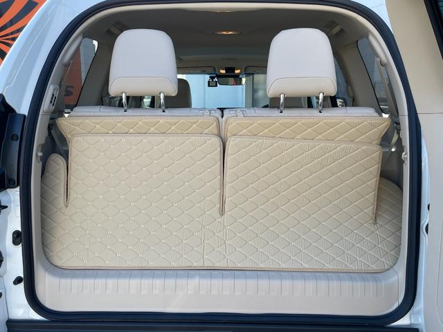 ランドクルーザープラド TX Lパッケージ マットブラックエディション ワンオーナー 純正ナビ フルセグTV ETC2.0 全方位モニター ムーンルーフ TRDエアロ 専用グリル・アルミ オートライト シートベンチレーター 追従クルーズコントロール 衝突被害軽減ブレーキ(18枚目)