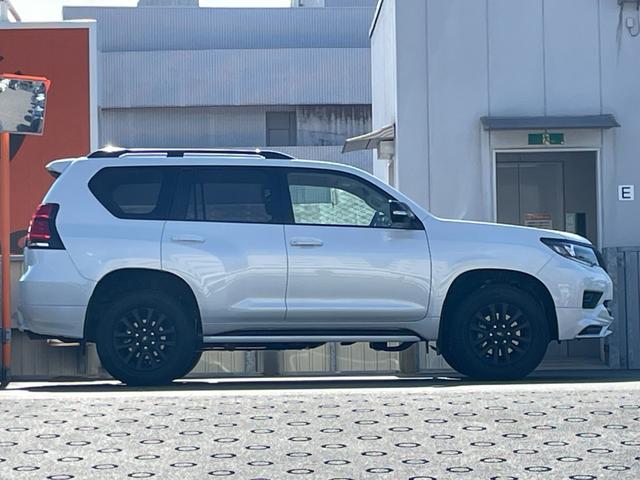 ランドクルーザープラド TX Lパッケージ マットブラックエディション ワンオーナー 純正ナビ フルセグTV ETC2.0 全方位モニター ムーンルーフ TRDエアロ 専用グリル・アルミ オートライト シートベンチレーター 追従クルーズコントロール 衝突被害軽減ブレーキ(21枚目)