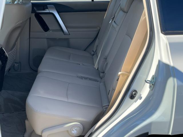 ランドクルーザープラド TX Lパッケージ マットブラックエディション ワンオーナー 純正ナビ フルセグTV ETC2.0 全方位モニター ムーンルーフ TRDエアロ 専用グリル・アルミ オートライト シートベンチレーター 追従クルーズコントロール 衝突被害軽減ブレーキ(35枚目)