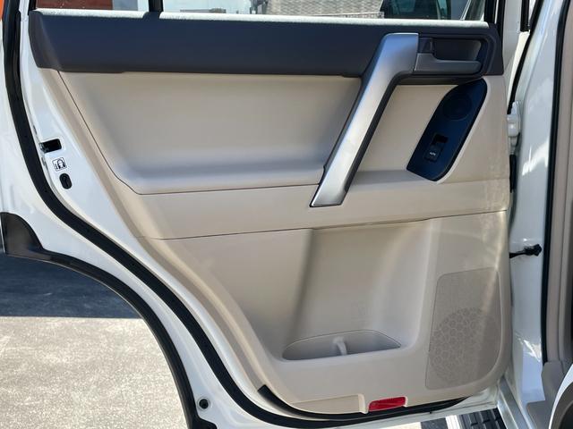 ランドクルーザープラド TX Lパッケージ マットブラックエディション ワンオーナー 純正ナビ フルセグTV ETC2.0 全方位モニター ムーンルーフ TRDエアロ 専用グリル・アルミ オートライト シートベンチレーター 追従クルーズコントロール 衝突被害軽減ブレーキ(44枚目)