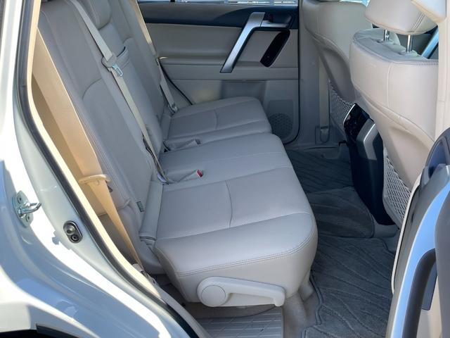 ランドクルーザープラド TX Lパッケージ マットブラックエディション ワンオーナー 純正ナビ フルセグTV ETC2.0 全方位モニター ムーンルーフ TRDエアロ 専用グリル・アルミ オートライト シートベンチレーター 追従クルーズコントロール 衝突被害軽減ブレーキ(49枚目)