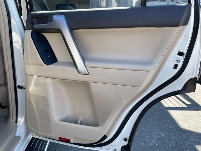 ランドクルーザープラド TX Lパッケージ マットブラックエディション ワンオーナー 純正ナビ フルセグTV ETC2.0 全方位モニター ムーンルーフ TRDエアロ 専用グリル・アルミ オートライト シートベンチレーター 追従クルーズコントロール 衝突被害軽減ブレーキ(64枚目)