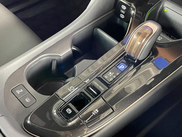 クラウンクロスオーバー RSアドバンスド ワンオーナー GRエアロパーツセット ムーンルーフ 4眼LEDヘッドライト ディスプレイオーディオPlusナビ TVパノラミックビューモニター ETC2.0 前後シートヒーター デジタルインナーミラー(7枚目)