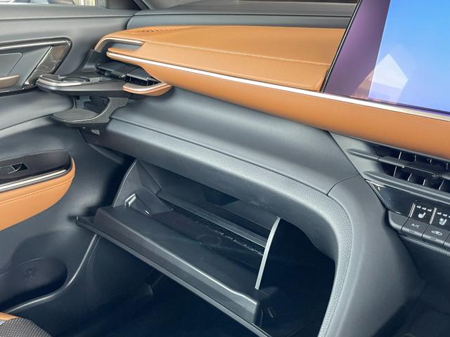 クラウンクロスオーバー RSアドバンスド ワンオーナー GRエアロパーツセット ムーンルーフ 4眼LEDヘッドライト ディスプレイオーディオPlusナビ TVパノラミックビューモニター ETC2.0 前後シートヒーター デジタルインナーミラー(57枚目)