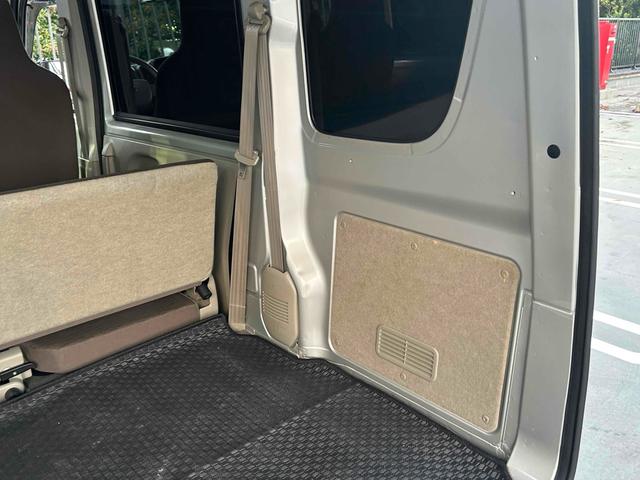 ＮＶ１００クリッパーバン ＤＸ　キーレス　ＡＴ　ＥＴＣ　デジタルインナーミラー　ＡＭ／ＦＭラジオ　両側スライドドア　エアコン　運転席エアバッグ　助手席エアバッグ　サイドバイザー　ラバー製フロアマット（25枚目）