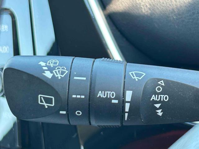 プリウス Aプレミアム ツーリングセレクション ETC クリアランスソナー レーンアシスト オートクルーズコントロール パークアシスト 衝突被害軽減システム バックカメラ ナビ アルミホイール オートマチックハイビーム オートライト(8枚目)