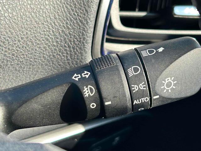 プリウス Aプレミアム ツーリングセレクション ETC クリアランスソナー レーンアシスト オートクルーズコントロール パークアシスト 衝突被害軽減システム バックカメラ ナビ アルミホイール オートマチックハイビーム オートライト(9枚目)