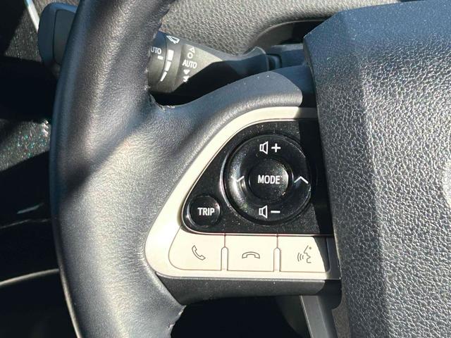 プリウス Aプレミアム ツーリングセレクション ETC クリアランスソナー レーンアシスト オートクルーズコントロール パークアシスト 衝突被害軽減システム バックカメラ ナビ アルミホイール オートマチックハイビーム オートライト(26枚目)