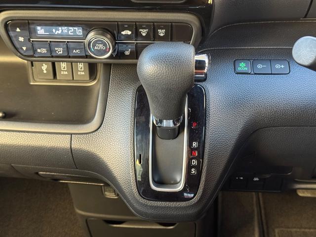 N-BOXカスタム L 禁煙車 ディスプレイオーディオ TV BluetoothLEDライト バックモニター ホンダセンシング オートエアコン 左側オートスライドドア リアシートスライド 磨き(27枚目)
