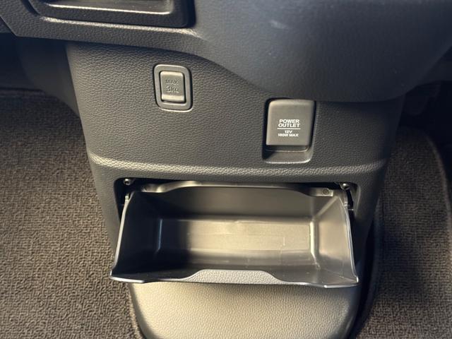 N-BOXカスタム L 禁煙車 ディスプレイオーディオ TV BluetoothLEDライト バックモニター ホンダセンシング オートエアコン 左側オートスライドドア リアシートスライド 磨き(31枚目)