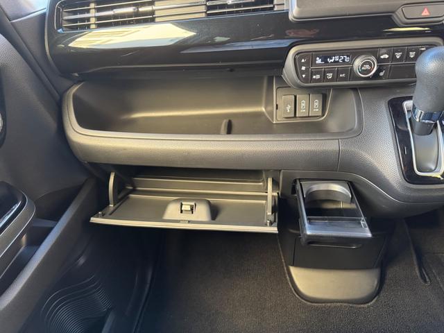 N-BOXカスタム L 禁煙車 ディスプレイオーディオ TV BluetoothLEDライト バックモニター ホンダセンシング オートエアコン 左側オートスライドドア リアシートスライド 磨き(32枚目)