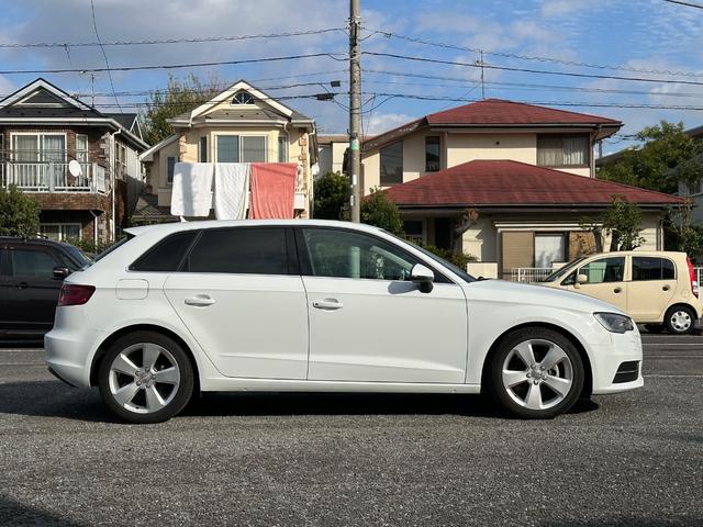 Ａ３ スポーツバック１．４ＴＦＳＩシリンダーオンデマンド　禁煙車　純正ナビ　フルセグ　バックカメラ　クルーズコントロール　コーナーセンサー（前後）　パドルシフト　前後ドライブレコーダー　　ＥＴＣ　ＨＩＤヘッドライト　純正１７インチアルミホイール（4枚目）