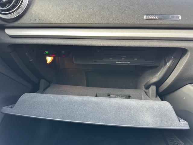 Ａ３ スポーツバック１．４ＴＦＳＩシリンダーオンデマンド　禁煙車　純正ナビ　フルセグ　バックカメラ　クルーズコントロール　コーナーセンサー（前後）　パドルシフト　前後ドライブレコーダー　　ＥＴＣ　ＨＩＤヘッドライト　純正１７インチアルミホイール（24枚目）