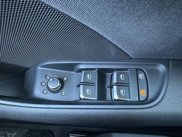 Ａ３ スポーツバック１．４ＴＦＳＩシリンダーオンデマンド　禁煙車　純正ナビ　フルセグ　バックカメラ　クルーズコントロール　コーナーセンサー（前後）　パドルシフト　前後ドライブレコーダー　　ＥＴＣ　ＨＩＤヘッドライト　純正１７インチアルミホイール（28枚目）