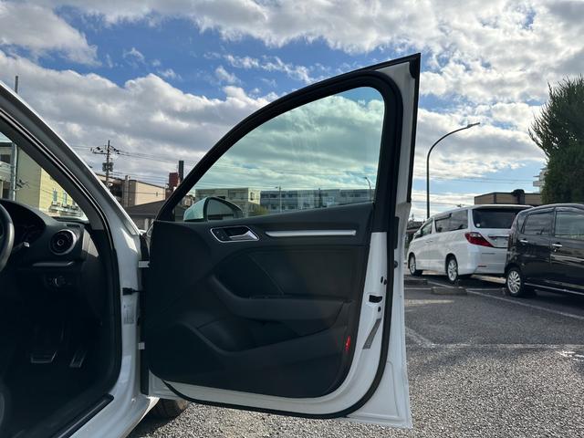 Ａ３ スポーツバック１．４ＴＦＳＩシリンダーオンデマンド　禁煙車　純正ナビ　フルセグ　バックカメラ　クルーズコントロール　コーナーセンサー（前後）　パドルシフト　前後ドライブレコーダー　　ＥＴＣ　ＨＩＤヘッドライト　純正１７インチアルミホイール（29枚目）