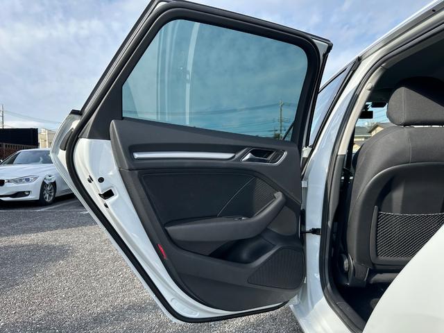 Ａ３ スポーツバック１．４ＴＦＳＩシリンダーオンデマンド　禁煙車　純正ナビ　フルセグ　バックカメラ　クルーズコントロール　コーナーセンサー（前後）　パドルシフト　前後ドライブレコーダー　　ＥＴＣ　ＨＩＤヘッドライト　純正１７インチアルミホイール（33枚目）