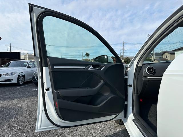 Ａ３ スポーツバック１．４ＴＦＳＩシリンダーオンデマンド　禁煙車　純正ナビ　フルセグ　バックカメラ　クルーズコントロール　コーナーセンサー（前後）　パドルシフト　前後ドライブレコーダー　　ＥＴＣ　ＨＩＤヘッドライト　純正１７インチアルミホイール（35枚目）