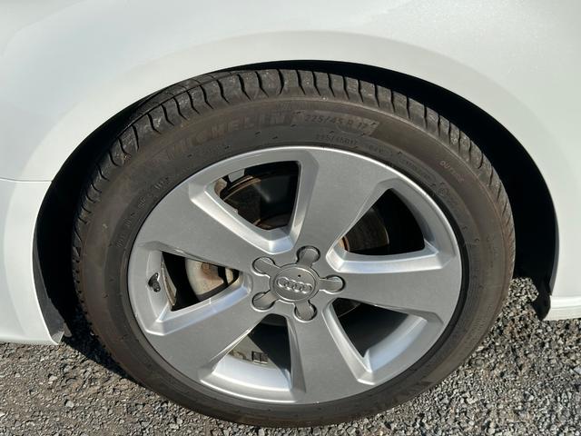 Ａ３ スポーツバック１．４ＴＦＳＩシリンダーオンデマンド　禁煙車　純正ナビ　フルセグ　バックカメラ　クルーズコントロール　コーナーセンサー（前後）　パドルシフト　前後ドライブレコーダー　　ＥＴＣ　ＨＩＤヘッドライト　純正１７インチアルミホイール（51枚目）