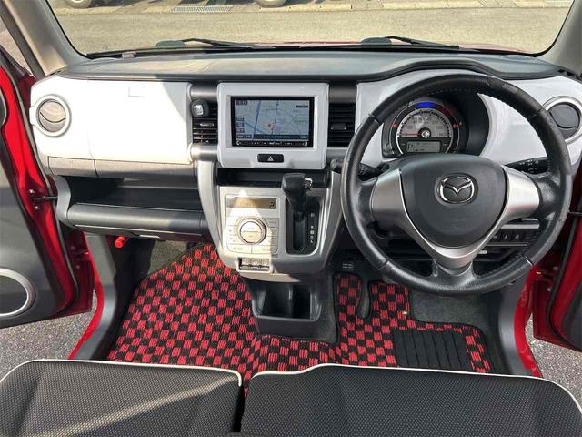 運転者にとっては日々使用することとなる運転席です。運転席が快適だと運転に集中することができますね。