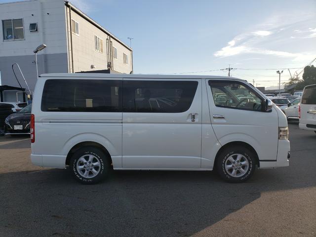 ハイエースバン ロングスーパーＧＬ　純正７インチフルセグナビ　純正１５インチＡＷ　ＥＴＣ　ドラレコ前後　ＬＥＤヘッドライト　ＬＥＤフォグ　純正１５インチＡＷ　ベッドキッド　ＡＣ１００Ｖコンセント　電動格納　エアコン　サーキュレーター（7枚目）