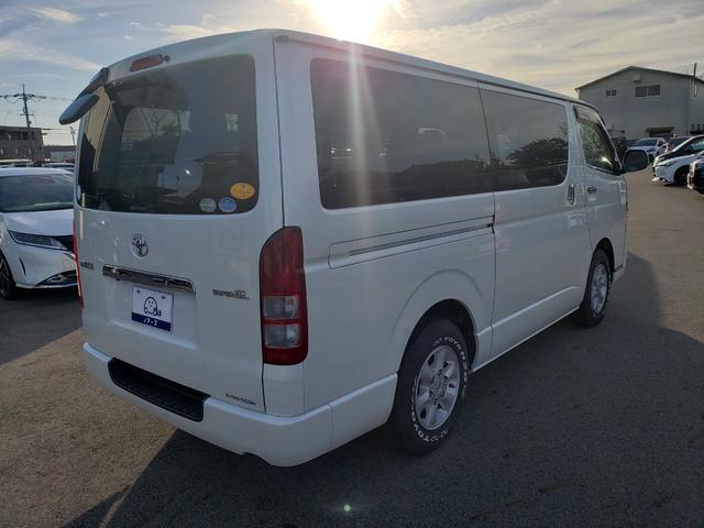 ハイエースバン ロングスーパーＧＬ　純正７インチフルセグナビ　純正１５インチＡＷ　ＥＴＣ　ドラレコ前後　ＬＥＤヘッドライト　ＬＥＤフォグ　純正１５インチＡＷ　ベッドキッド　ＡＣ１００Ｖコンセント　電動格納　エアコン　サーキュレーター（8枚目）