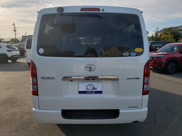 ハイエースバン ロングスーパーＧＬ　純正７インチフルセグナビ　純正１５インチＡＷ　ＥＴＣ　ドラレコ前後　ＬＥＤヘッドライト　ＬＥＤフォグ　純正１５インチＡＷ　ベッドキッド　ＡＣ１００Ｖコンセント　電動格納　エアコン　サーキュレーター（9枚目）