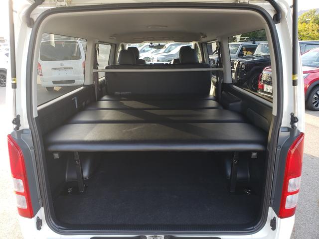 ハイエースバン ロングスーパーＧＬ　純正７インチフルセグナビ　純正１５インチＡＷ　ＥＴＣ　ドラレコ前後　ＬＥＤヘッドライト　ＬＥＤフォグ　純正１５インチＡＷ　ベッドキッド　ＡＣ１００Ｖコンセント　電動格納　エアコン　サーキュレーター（10枚目）