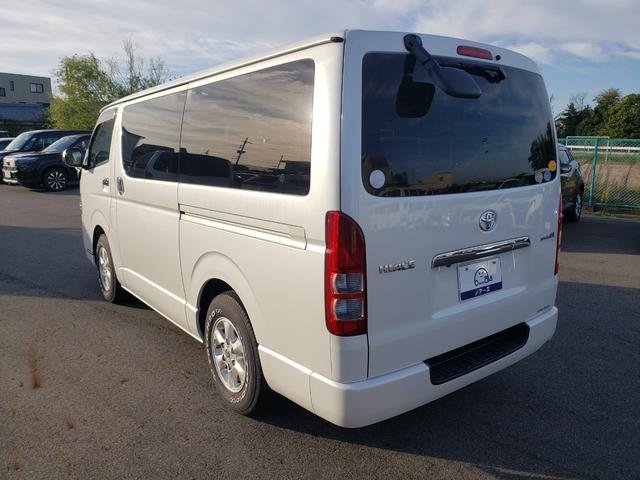 ハイエースバン ロングスーパーＧＬ　純正７インチフルセグナビ　純正１５インチＡＷ　ＥＴＣ　ドラレコ前後　ＬＥＤヘッドライト　ＬＥＤフォグ　純正１５インチＡＷ　ベッドキッド　ＡＣ１００Ｖコンセント　電動格納　エアコン　サーキュレーター（12枚目）