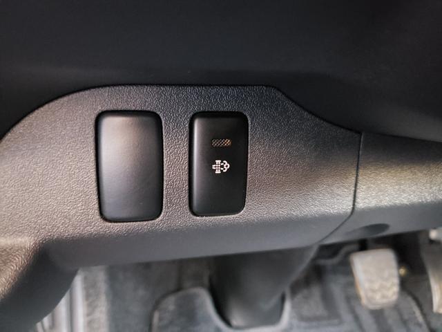 ハイエースバン ロングスーパーＧＬ　純正７インチフルセグナビ　純正１５インチＡＷ　ＥＴＣ　ドラレコ前後　ＬＥＤヘッドライト　ＬＥＤフォグ　純正１５インチＡＷ　ベッドキッド　ＡＣ１００Ｖコンセント　電動格納　エアコン　サーキュレーター（30枚目）