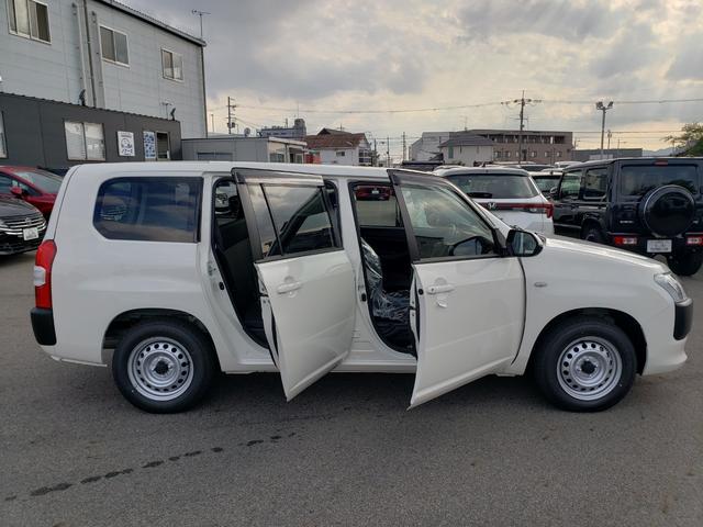 プロボックス ハイブリッドＧＬ　登録済未使用車　セーフティーセンス　ルームミラー連動バックカメラ　電動格納ミラー　フルオートエアコン　キーレスエントリー　レーンキープアラート　ＡＣコンセント（8枚目）